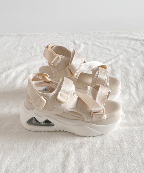 Shoes in Closet(シューズインクローゼット)の「厚底 ボリュームソール フィット ストラップベルト スポーツサンダル 2472(サンダル・レディース・アイボリー/ブラック・M/L/LL/S)」の9枚目の写真