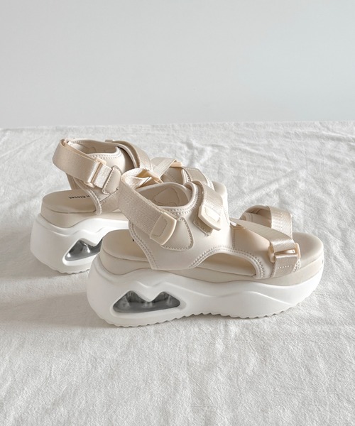 Shoes in Closet(シューズインクローゼット)の「厚底 ボリュームソール フィット ストラップベルト スポーツサンダル 2472(サンダル・レディース・アイボリー/ブラック・M/L/LL/S)」の10枚目の写真