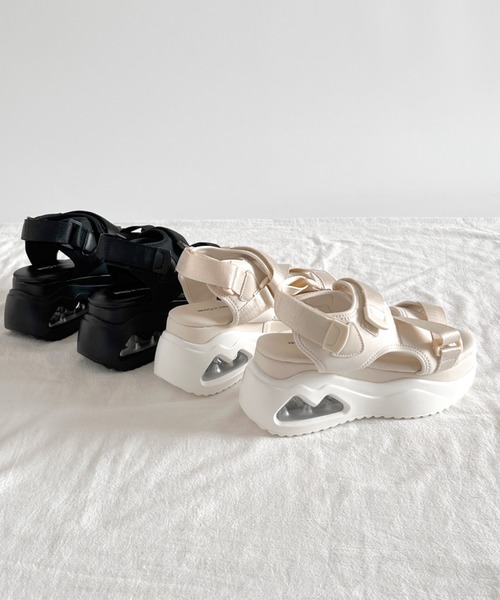 Shoes in Closet(シューズインクローゼット)の「厚底 ボリュームソール フィット ストラップベルト スポーツサンダル 2472(サンダル・レディース・アイボリー/ブラック・M/L/LL/S)」の20枚目の写真