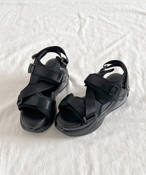 Shoes in Closet(シューズインクローゼット)の「厚底 ボリュームソール フィット ストラップベルト スポーツサンダル 2472(サンダル・レディース・アイボリー/ブラック・M/L/LL/S)」の17枚目の写真