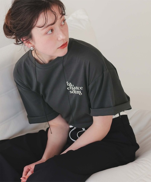 titivate(ティティベイト)の「バックロゴゆるっとTシャツ(Tシャツ/カットソー・レディース・チャコール/ネイビー/ホワイト系その他/ピンク/グレー/オフホワイト・S/M/L)」の5枚目の写真