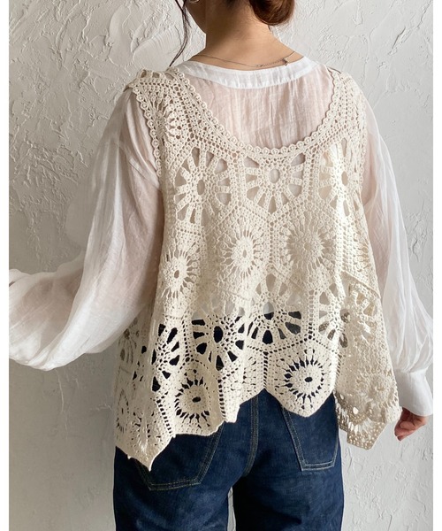 She's Closet（シーズクローゼット）の「綿100%ミドル丈深Vネック かぎ編み ビスチェ クロシェベスト（ベスト・レディース・アイボリー/ブラック・FREE）」の4枚目の写真