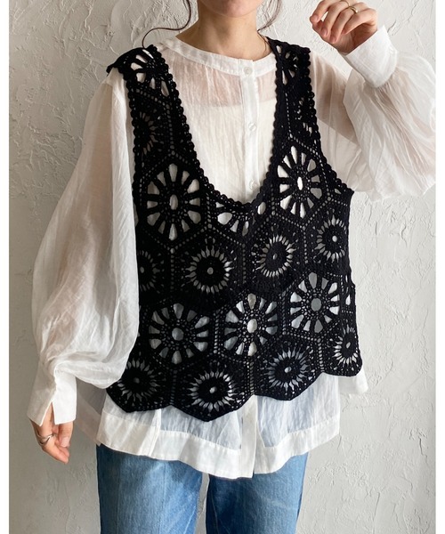 She's Closet（シーズクローゼット）の「綿100%ミドル丈深Vネック かぎ編み ビスチェ クロシェベスト（ベスト・レディース・アイボリー/ブラック・FREE）」の6枚目の写真