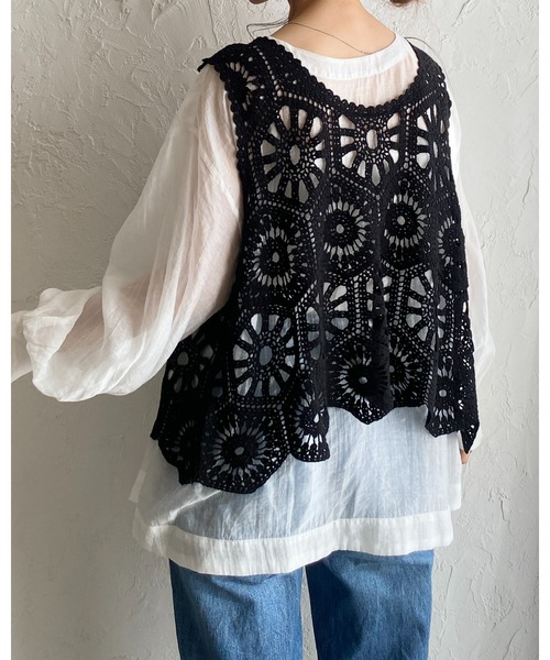 She's Closet（シーズクローゼット）の「綿100%ミドル丈深Vネック かぎ編み ビスチェ クロシェベスト（ベスト・レディース・アイボリー/ブラック・FREE）」の7枚目の写真