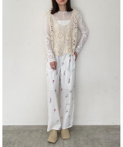 She's Closet（シーズクローゼット）の「綿100%ミドル丈深Vネック かぎ編み ビスチェ クロシェベスト（ベスト・レディース・アイボリー/ブラック・FREE）」の13枚目の写真