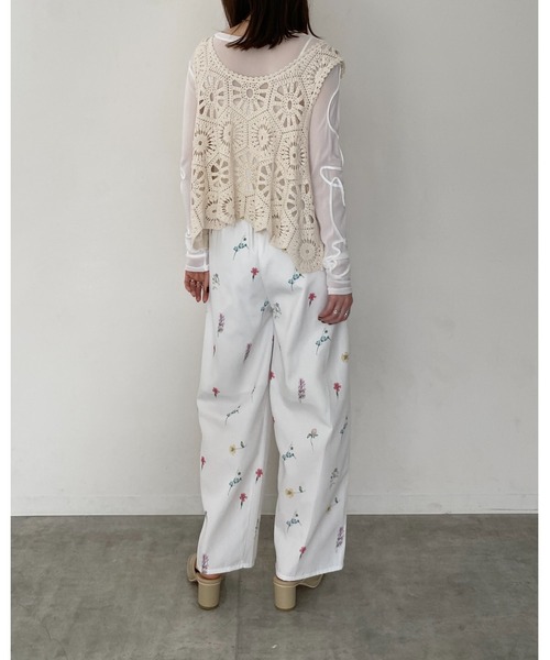 She's Closet（シーズクローゼット）の「綿100%ミドル丈深Vネック かぎ編み ビスチェ クロシェベスト（ベスト・レディース・アイボリー/ブラック・FREE）」の14枚目の写真