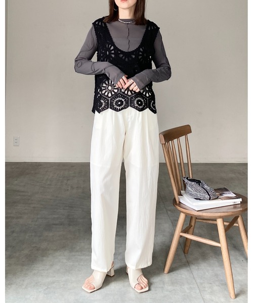 She's Closet（シーズクローゼット）の「綿100%ミドル丈深Vネック かぎ編み ビスチェ クロシェベスト（ベスト・レディース・アイボリー/ブラック・FREE）」の15枚目の写真