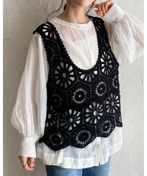 She's Closet（シーズクローゼット）の「綿100%ミドル丈深Vネック かぎ編み ビスチェ クロシェベスト（ベスト・レディース・アイボリー/ブラック・FREE）」の22枚目の写真