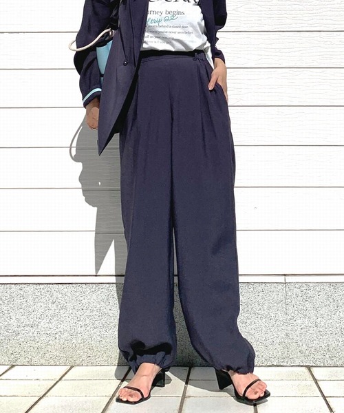 Q（キュー）の「裾ドロストストレートパンツ（その他パンツ・レディース・ベージュ系その他/チャコールグレー・MEDIUM）」の2枚目の写真