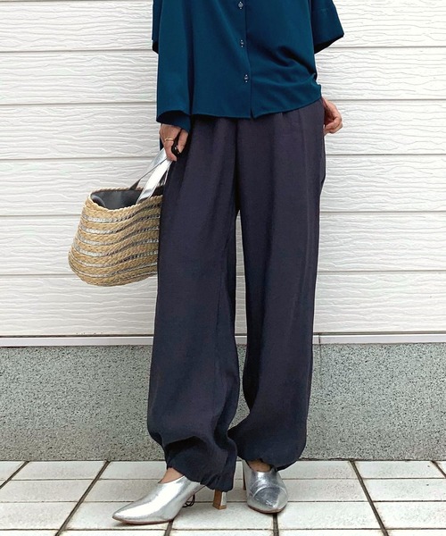 Q（キュー）の「裾ドロストストレートパンツ（その他パンツ・レディース・ベージュ系その他/チャコールグレー・MEDIUM）」の12枚目の写真