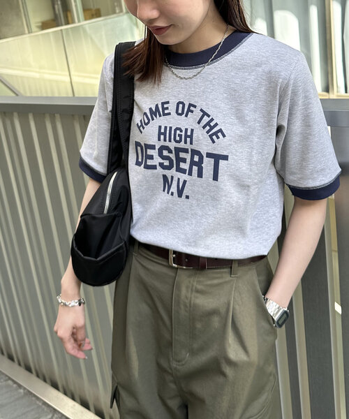 DISCOAT(ディスコート)の「【ユニセックス】アソートロゴプリントリンガーTシャツ(Tシャツ/カットソー・レディース・チャコールグレー/ライトグレー/ベージュ・SMALL/MEDIUM)」の6枚目の写真