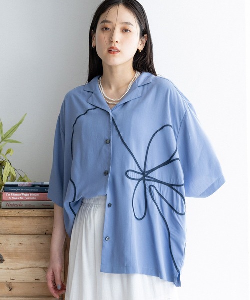 RAGEBLUE(レイジブルー)の「コード刺繍/フラワーモチーフシャツ(シャツ/ブラウス・レディース・ホワイト/ブルー/ブラック・FREE)」の3枚目の写真
