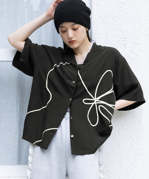RAGEBLUE(レイジブルー)の「コード刺繍/フラワーモチーフシャツ(シャツ/ブラウス・レディース・ホワイト/ブルー/ブラック・FREE)」の2枚目の写真