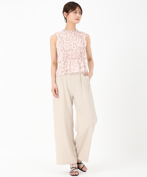MISCH MASCH(ミッシュマッシュ)の「小花柄シャーリングノースリブラウス(シャツ/ブラウス・レディース・ブラック/ピンク/ホワイト・フリ-)」の4枚目の写真