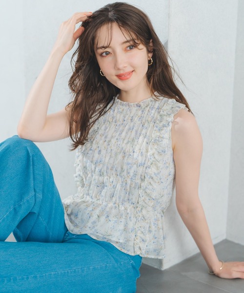 MISCH MASCH(ミッシュマッシュ)の「小花柄シャーリングノースリブラウス(シャツ/ブラウス・レディース・ブラック/ピンク/ホワイト・フリ-)」の22枚目の写真