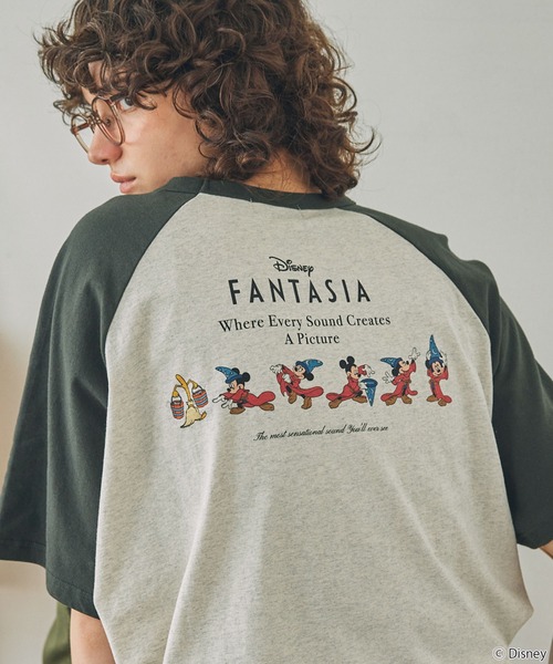 Disney（ディズニー）の「【Disney】ディズニー / FANTASIA /ミッキーマウス / ファンタジア / 別注グラフィックプリント半袖Tシャツ（Tシャツ/カットソー・レディース・ブラック系/チャコールグレー/スミクロ/ネイビー・FREE）」の3枚目の写真