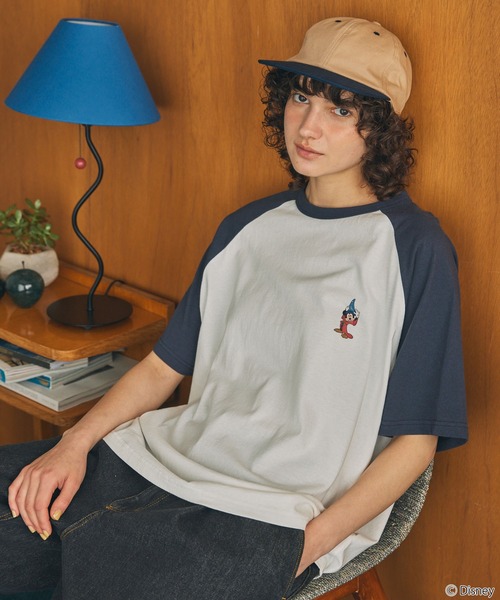 Disney（ディズニー）の「【Disney】ディズニー / FANTASIA /ミッキーマウス / ファンタジア / 別注グラフィックプリント半袖Tシャツ（Tシャツ/カットソー・レディース・ブラック系/チャコールグレー/スミクロ/ネイビー・FREE）」の8枚目の写真