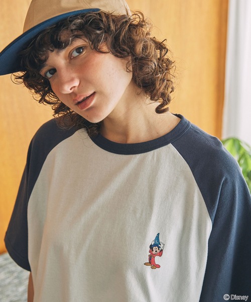 Disney（ディズニー）の「【Disney】ディズニー / FANTASIA /ミッキーマウス / ファンタジア / 別注グラフィックプリント半袖Tシャツ（Tシャツ/カットソー・レディース・ブラック系/チャコールグレー/スミクロ/ネイビー・FREE）」の9枚目の写真