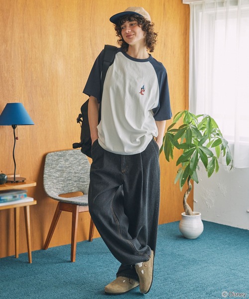 Disney（ディズニー）の「【Disney】ディズニー / FANTASIA /ミッキーマウス / ファンタジア / 別注グラフィックプリント半袖Tシャツ（Tシャツ/カットソー・レディース・ブラック系/チャコールグレー/スミクロ/ネイビー・FREE）」の17枚目の写真