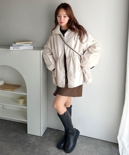 classicalelf（クラシカルエルフ）の「春まで活躍！衿リブ ハイネック ダブルジップ バルーン 軽量中綿コート(オーバーサイズ)（ダウンジャケット/コート・レディース・ブラック/アイボリー・LARGE/MEDIUM/SMALL/X-LARGE）」の7枚目の写真