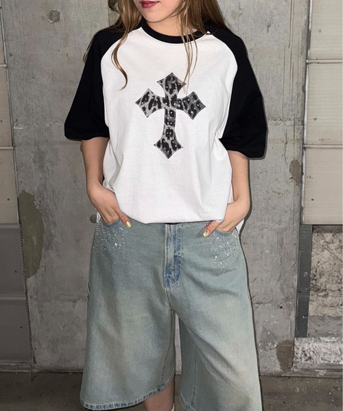 sedacle(セダクル)の「ラインストーン柄クロスアップリケTシャツ(Tシャツ/カットソー・レディース・カーキ/ブラック/ブラウン・SMALL/MEDIUM/LARGE)」の7枚目の写真