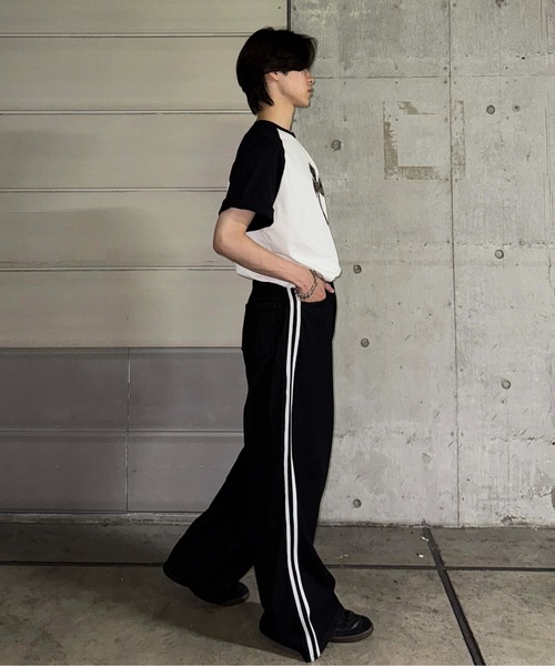 sedacle(セダクル)の「ラインストーン柄クロスアップリケTシャツ(Tシャツ/カットソー・レディース・カーキ/ブラック/ブラウン・SMALL/MEDIUM/LARGE)」の6枚目の写真