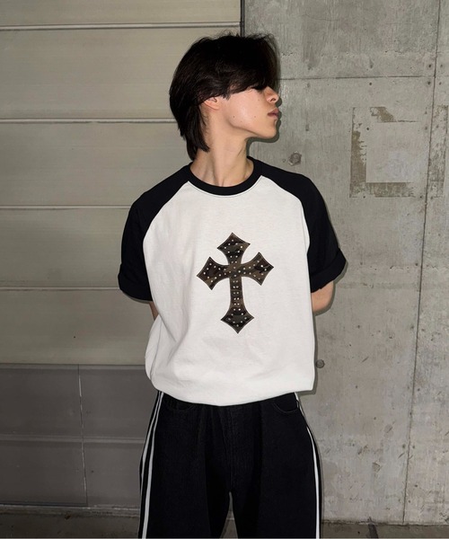sedacle(セダクル)の「ラインストーン柄クロスアップリケTシャツ(Tシャツ/カットソー・レディース・カーキ/ブラック/ブラウン・SMALL/MEDIUM/LARGE)」の17枚目の写真