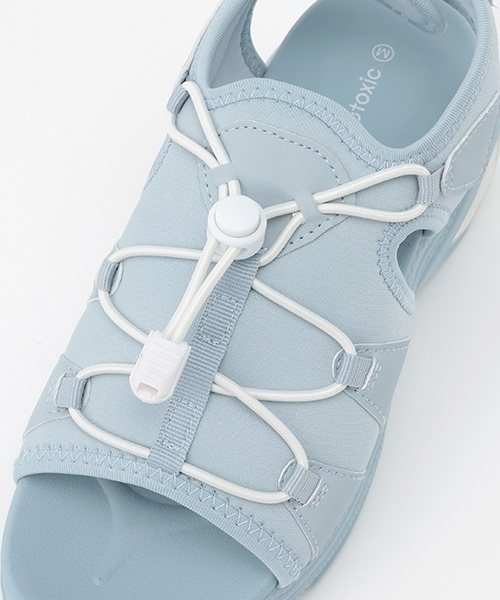 LOVETOXIC（ラブトキシック）の「ドロスト厚底サンダル（サンダル・キッズ・ブラック/オフホワイト/サックスブルー・24-24.5cm/22-22.5/23-23.5cm）」の13枚目の写真