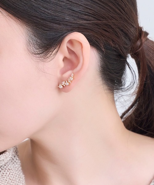 Phoebe(フィービィー)の「リーフグレースビジューピアス&イヤリング(ピアス(両耳用)・レディース・ピンクゴールド/イエローゴールド・FREE)」の5枚目の写真