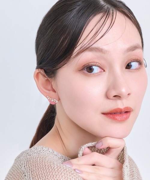 Phoebe(フィービィー)の「リーフグレースビジューピアス&イヤリング(ピアス(両耳用)・レディース・ピンクゴールド/イエローゴールド・FREE)」の8枚目の写真