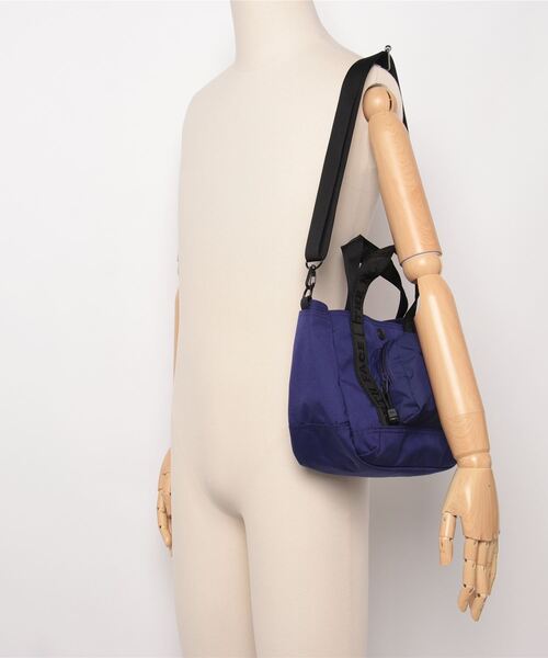 THE NORTH FACE PURPLE LABEL（ザ ノースフェイス パープルレーベル）の「THE NORTH FACE PURPLE LABEL CORDURA Nylon Shoulder Tote Bag / ザ・ノース・フェイス パープルレーベル コーデュラ ナイロン ショルダー トート バッグ（トートバッグ・メンズ・ブラック/パープル・ONE SIZE）」の6枚目の写真