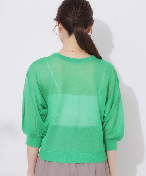 couture brooch（クチュールブローチ）の「【前後2WAY・二の腕カバー】ダブルパール調釦5分袖シアーカーディガントップス（カーディガン/ボレロ・レディース・グリーン/パープル/ブラック/オフホワイト・38/42）」の5枚目の写真