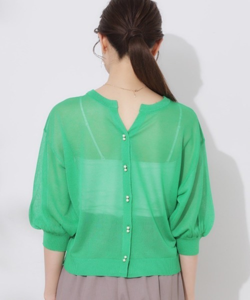 couture brooch（クチュールブローチ）の「【前後2WAY・二の腕カバー】ダブルパール調釦5分袖シアーカーディガントップス（カーディガン/ボレロ・レディース・グリーン/パープル/ブラック/オフホワイト・38/42）」の10枚目の写真