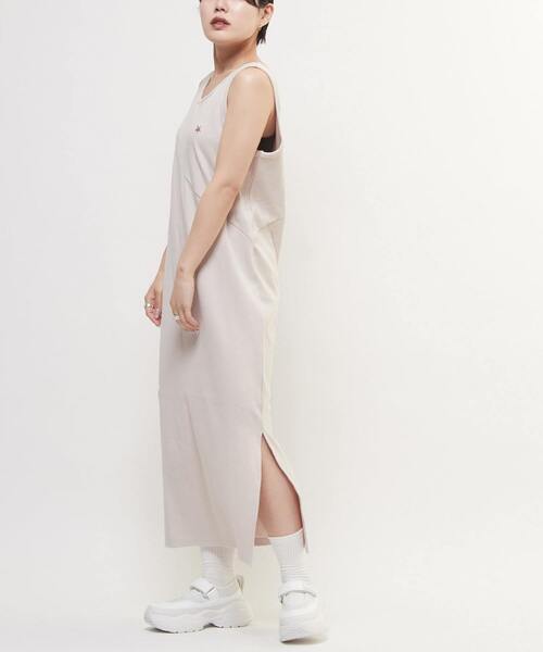 CONVERSE TOKYO(コンバーストウキョウ)の「2WAY SWITCHING PANEL RIB DRESS(ワンピース・レディース・ピンク/ベージュ/チャコールグレー・FREE)」の3枚目の写真