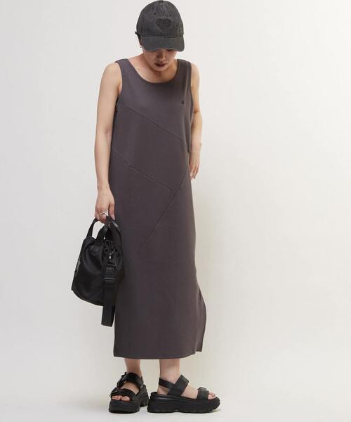 CONVERSE TOKYO(コンバーストウキョウ)の「2WAY SWITCHING PANEL RIB DRESS(ワンピース・レディース・ピンク/ベージュ/チャコールグレー・FREE)」の2枚目の写真