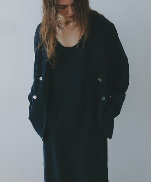 ETRE TOKYO（エトレトウキョウ）の「キュプラシャツジャケット（ノーカラージャケット・レディース・セージグリーン/ネイビー・S/M）」の2枚目の写真