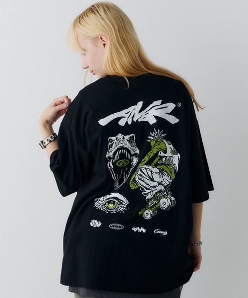 AIVER(アイバー)の「Johann×AIVER S/S TEE(Tシャツ/カットソー・メンズ・ブラック/ホワイト・LARGE/MEDIUM/SMALL)」の2枚目の写真