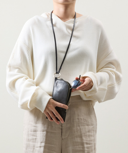 And A(アンドエー)の「PADRONE パドローネ / Eyewear case01 (leather strap) モストロレザー サフィアーノレザーサングラスケース メガネケース / PG9995-5010(サングラス・メンズ・ブラック系その他/ブラック・FREE)」の4枚目の写真