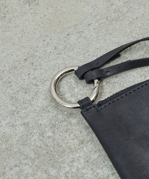 And A(アンドエー)の「PADRONE パドローネ / Eyewear case01 (leather strap) モストロレザー サフィアーノレザーサングラスケース メガネケース / PG9995-5010(サングラス・メンズ・ブラック系その他/ブラック・FREE)」の9枚目の写真