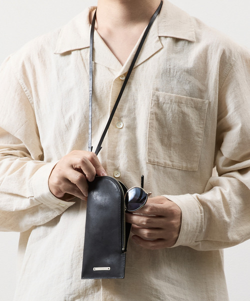 And A(アンドエー)の「PADRONE パドローネ / Eyewear case01 (leather strap) モストロレザー サフィアーノレザーサングラスケース メガネケース / PG9995-5010(サングラス・メンズ・ブラック系その他/ブラック・FREE)」の17枚目の写真