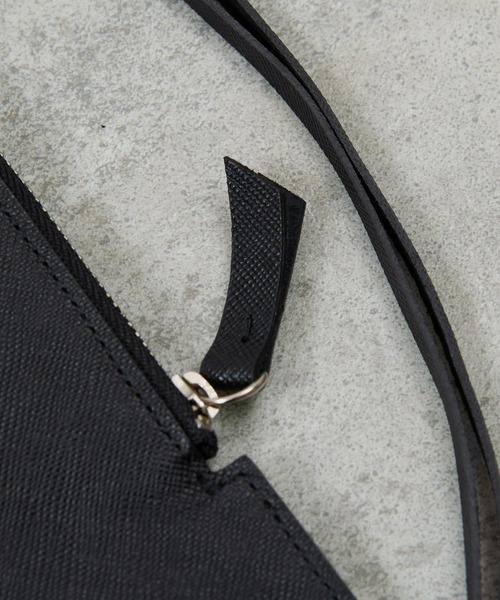 And A(アンドエー)の「PADRONE パドローネ / Eyewear case01 (leather strap) モストロレザー サフィアーノレザーサングラスケース メガネケース / PG9995-5010(サングラス・メンズ・ブラック系その他/ブラック・FREE)」の21枚目の写真