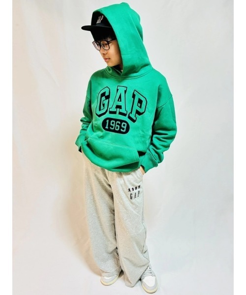 GAP(ギャップ)の「ヴィンテージソフト GAPロゴパーカー (キッズ)(パーカー・キッズ・ワイン/ブルー/イエロー/グリーン・110cm/120cm/130cm/140cm/150cm/160cm)」の22枚目の写真