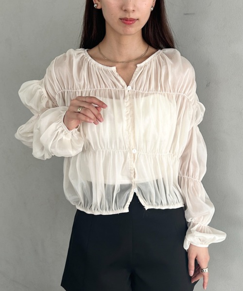MYMOOD.(マイムード)の「フリルシャーリングシフォンショートブラウス(Tシャツ/カットソー・レディース・アイボリー/グレー・FREE)」の6枚目の写真