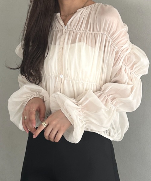 MYMOOD.(マイムード)の「フリルシャーリングシフォンショートブラウス(Tシャツ/カットソー・レディース・アイボリー/グレー・FREE)」の9枚目の写真