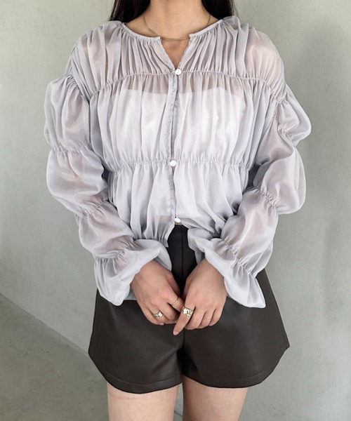 MYMOOD.(マイムード)の「フリルシャーリングシフォンショートブラウス(Tシャツ/カットソー・レディース・アイボリー/グレー・FREE)」の13枚目の写真