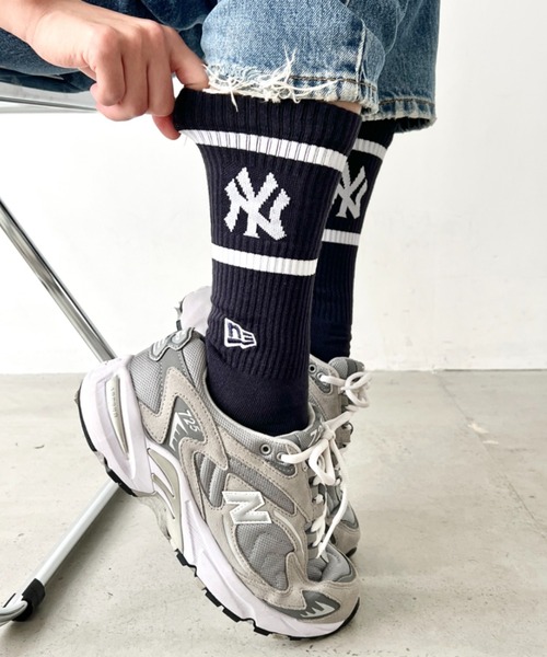 NEW ERA（ニューエラ）の「NEW ERA(ニューエラ)/MLB PREMIUM SOCKS/ 靴下 クルーソックス クルー丈 厚手 刺繍 ロゴ ライン入り（ソックス/靴下・レディース・その他2/その他1/ネイビー/ホワイト・25-27CM/23-25cm）」の2枚目の写真