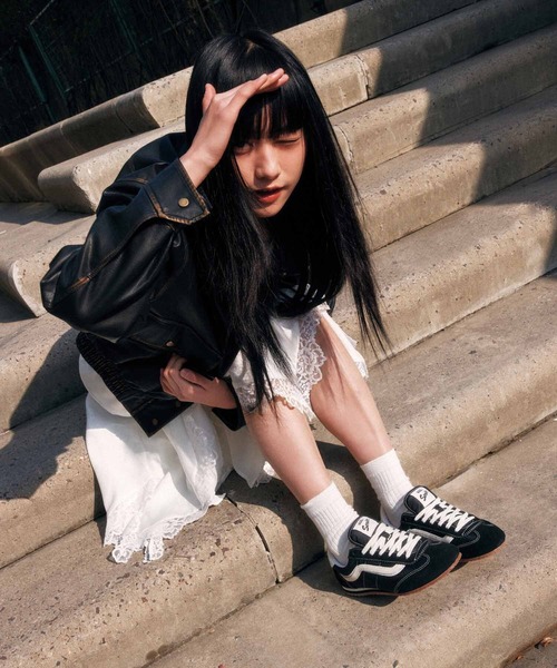 VANS(バンズ)の「スーパーロープロ / Super Lowpro BLACK VN000D83BLA1(スニーカー・レディース・ブラック・11/6/10/10.5/6.5/5/7.5/5.5/4.5/12/8.5/4/9/9.5/7/8/13/11.5)」の2枚目の写真