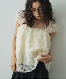 Lunea（ルネア）の「フラワーモチーフチュールトップス（シャツ/ブラウス・レディース）」