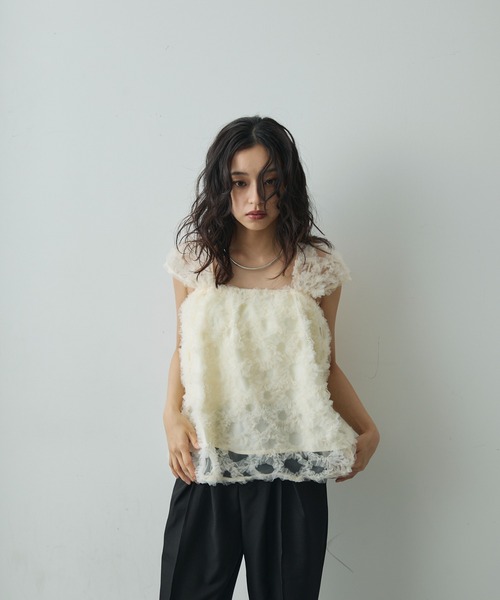 Lunea（ルネア）の「フラワーモチーフチュールトップス（シャツ/ブラウス・レディース・アイボリー/ピンク・FREE）」の4枚目の写真