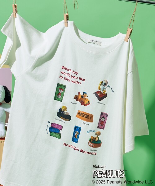 FREAK'S STORE(フリークスストア)の「PEANUTS トイ フォトプリントTシャツ/ピーナッツ/スヌーピー(Tシャツ/カットソー・レディース・オフホワイト/チャコールグレー・フリ-)」の1枚目の写真